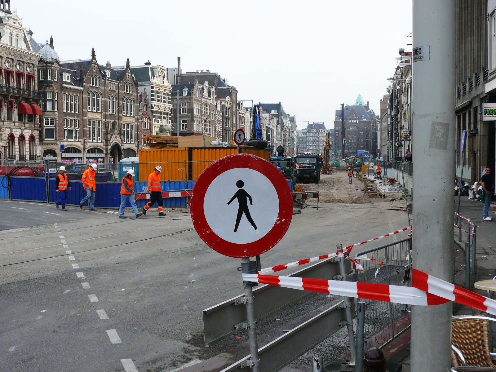Bouwvakkers aan het werk op een werklocatie in Amsterdam